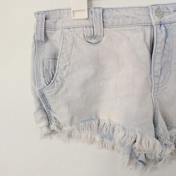 Anthropologie Pilcro Shortie Shorts Frayed Hem Light Wash Low Rise Distressed 27 - Picture 3 of 10